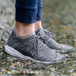 Vessi Cityspace waterproof charcoil grey sneakers size 9 NEW